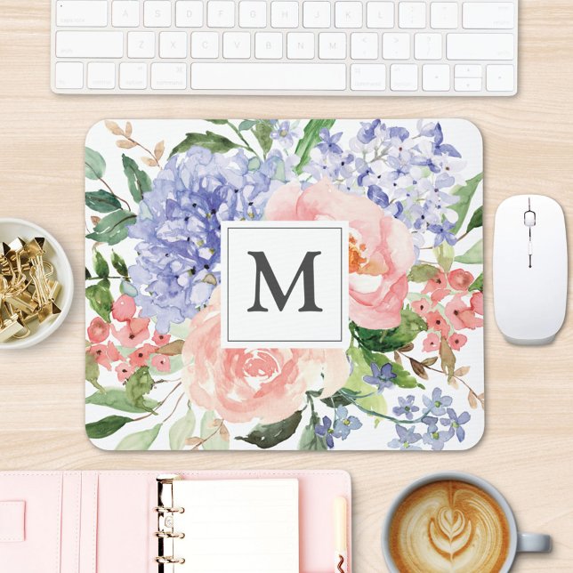 Monogrammierte Initiale Wasserfarbe Blau Rosa Flor Mousepad (In situ office desk)