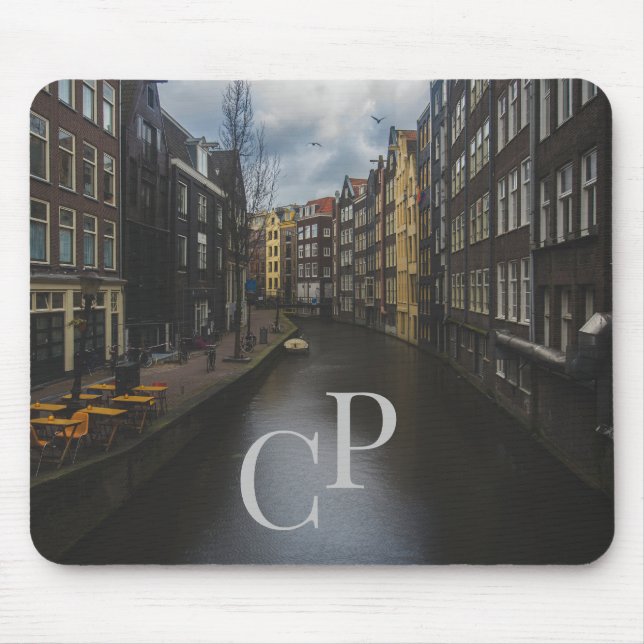 Monogrammierte Initialen auf Bild eines wasserreic Mousepad (Vorne)