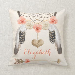 Monogrammierte Korallen- und Gold-Boho-Traumfänger Kissen