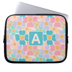 Monogrammierte Pastellblumen Laptopschutzhülle