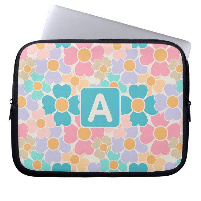 Monogrammierte Pastellblumen Laptopschutzhülle (Vorderseite)