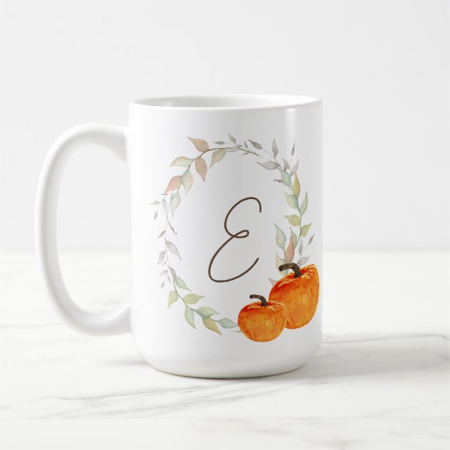 Monogrammierte Pumpkins und Herbstlaub Kaffeetasse (Links)