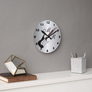 Monogrammierte schwarze E-Gitarre Runde Wanduhr