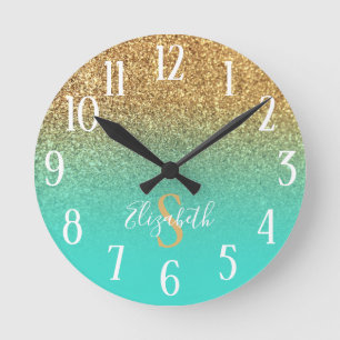 Monogrammierte Türkis- und Gold-Glitter-Ombre Runde Wanduhr