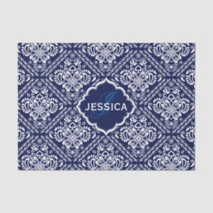 Monogrammierte weiße florale Damaste und blauer Hi Seidenpapier