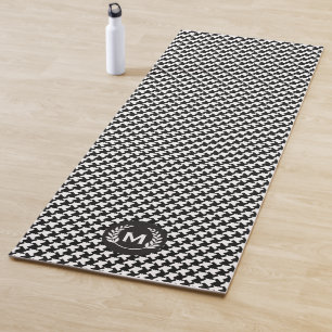 Monogrammm. Schwarz-Weiß-Hahnentrittmuster-Muster Yogamatte
