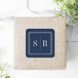 Monographie für Navy und White Wedding Quadratischer Aufkleber<br><div class="desc">Klassische und elegante Hochzeitskleber in Monogramm eignen sich hervorragend zum Versiegeln Ihrer Einladungen, Favoriten und vieles mehr. Chic und schlicht in knackig marineblau und weiß zeichnen sich durch Ihre Initialen, Monogramm oder Doppel gerahmt durch einen dünnen geometrischen Rahmen aus. Entworfen, um mit unserer zeitlosen Hochzeitskollektion in der Marine zu koordinieren....</div>