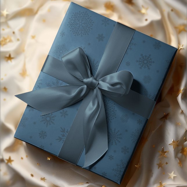 Monotone Winter Snowflake Navy Blue Geschenkpapier (Von Creator hochgeladen)