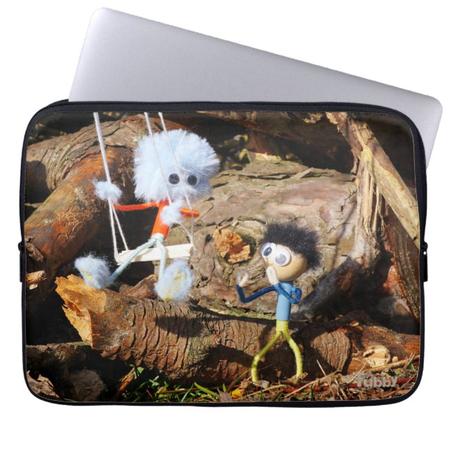 Monster Fubby op schommel. Laptopschutzhülle (Vorderseite)