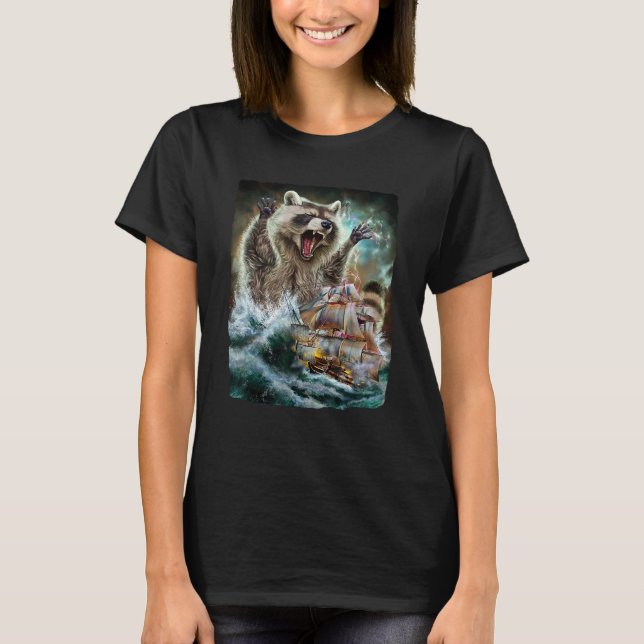 Monster Raccoon als Kraken Angriff auf ein Kriegss T-Shirt (Vorderseite)