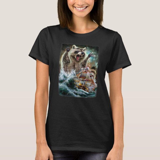 Monster-Raccoon als Kraken ein Kriegsschiff an der T-Shirt (Vorderseite)