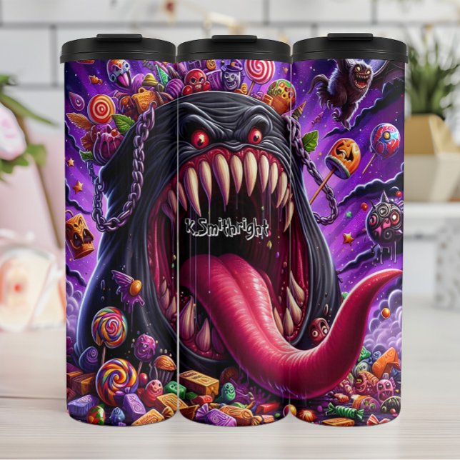 Monster umgeben von Halloween Candy Thermosbecher (Von Creator hochgeladen)