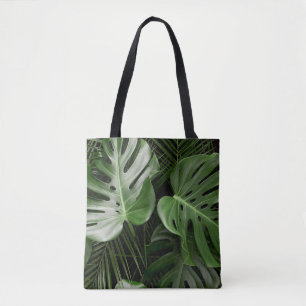 Monstera Blätter, luxuriöse tropische Anordnung.