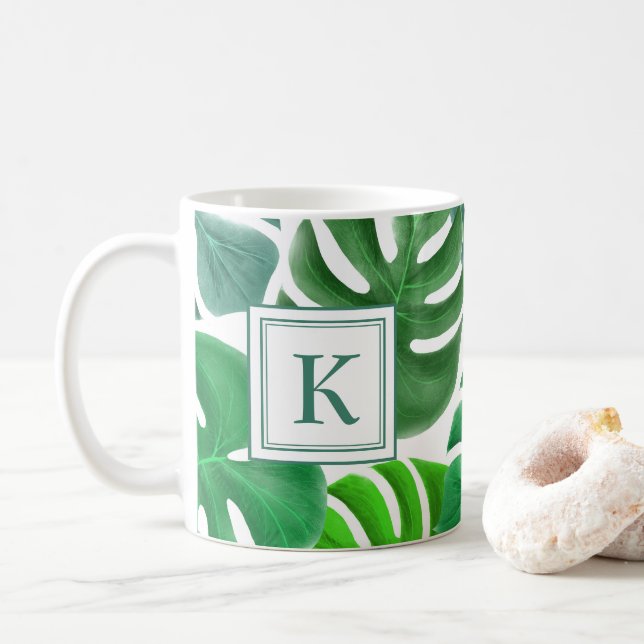 Monstera Deliciosa Blätter Jungle Muster Monogram Kaffeetasse (Mit Donut)