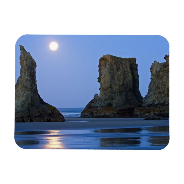 Montag, Bandon Beach, Oregon. Magnet (Horizontal)