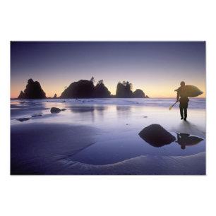 Montage eines Mannes mit Kajak, ShiShi Beach, Fotodruck