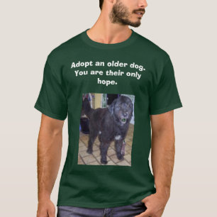 monty, adoptieren Sie einen älteren Hund.          T-Shirt