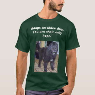 monty, adoptieren Sie einen älteren Hund.          T-Shirt