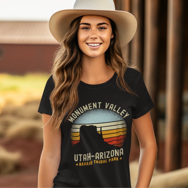 Monument Valley Retro Scenery Utah T-Shirt (Von Creator hochgeladen)