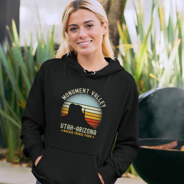 Monument Valley Utah's Vintage Desert View Hoodie (Von Creator hochgeladen)