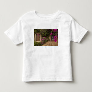 Monumentale Stadt, mit Blumen bedeckte Gebäude Kleinkind T-shirt