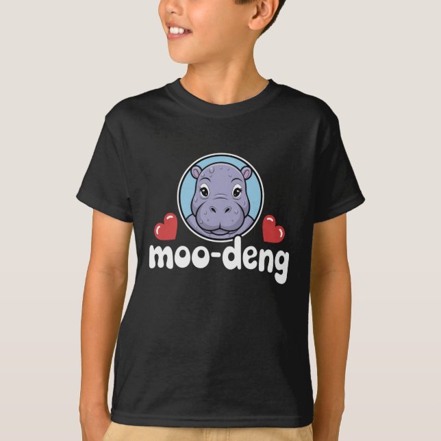 Moo Deng Bouncy Pig in Thai Picture Baby Hippo T-Shirt (Vorderseite)