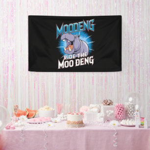 MOO DENG Hippo fährt das MOO DENG Banner