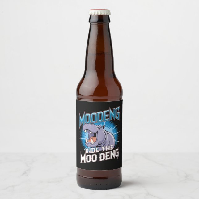 MOO DENG Hippo fährt das MOO DENG Bierflaschenetikett (Vorderseite)