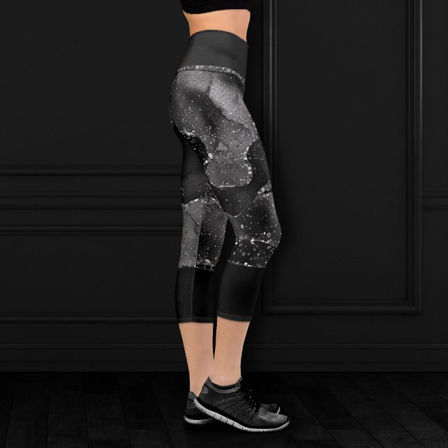 Moody Agate | Onyx Black Silver Vampy Goth Glitzer Capri Leggings (Von Creator hochgeladen)