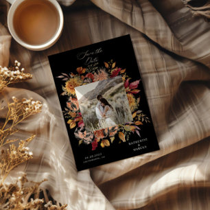Moody Autumn Elegant Floral Save the Date Einladung