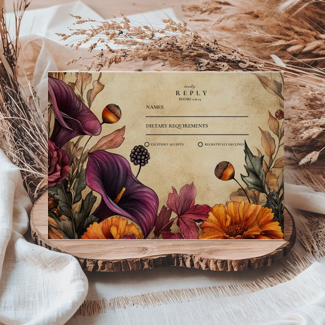 Moody Autumn Floral Wedding RSVP Karte (Von Creator hochgeladen)