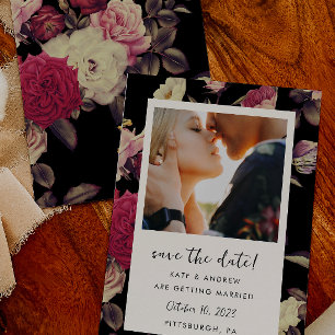 Moody Black Floral Wedding Foto Save the Date
