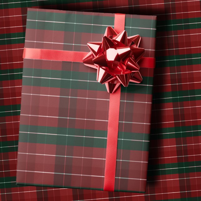 Moody Burgundy and Hunter Green Stripe Plaid Xmas Geschenkpapier (Von Creator hochgeladen)