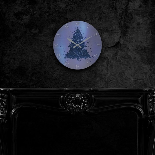 Moody Christmas Tree | Classy Navy Blue Spritzer Runde Wanduhr (Von Creator hochgeladen)