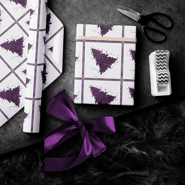 Moody Christmas Tree | Lila Spritzer Deep Plum Geschenkpapier (Von Creator hochgeladen)