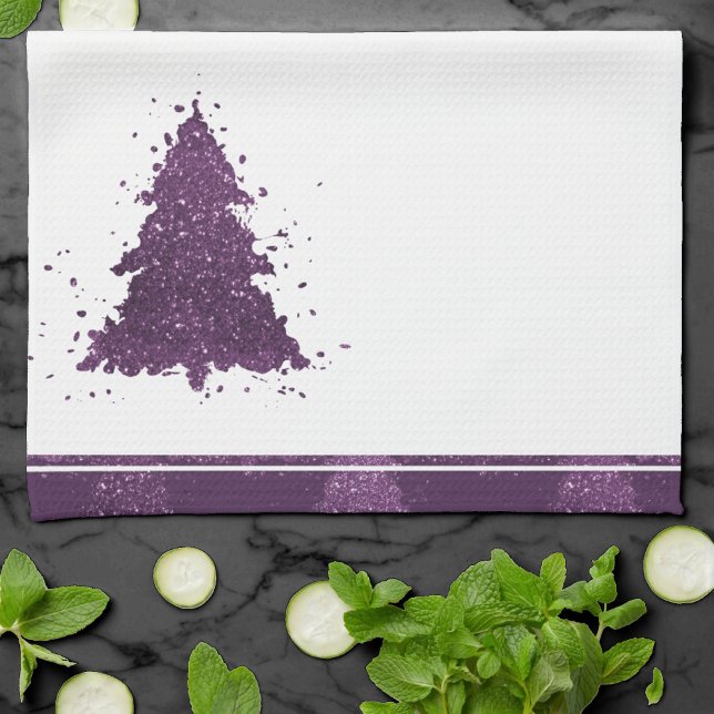 Moody Christmas Tree | Lila Spritzer Deep Plum Geschirrtuch (Von Creator hochgeladen)