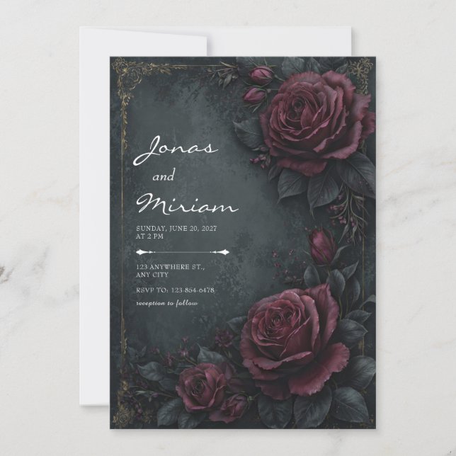 Moody Dark Charcoal Burgundy Rose Floral Wedding Einladung (Vorderseite)