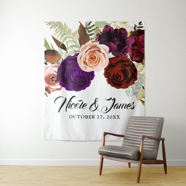 Moody Dark Floral Greenerity Bold Wedding Backdrop Wandteppich (Beispiel)