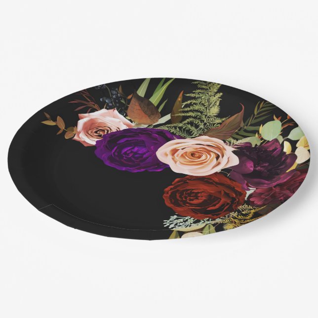 Moody Dark Floral Greenery Bold Color Chic Wedding Pappteller (Schrägansicht)