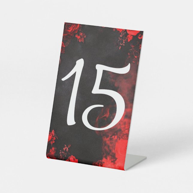Moody Dark Red Rose Wedding Table Number Sockelschild (Vorderseite)