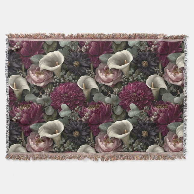 Moody Floral Pattern with Dahlias and Calla Lilies Decke (Vorderseite)
