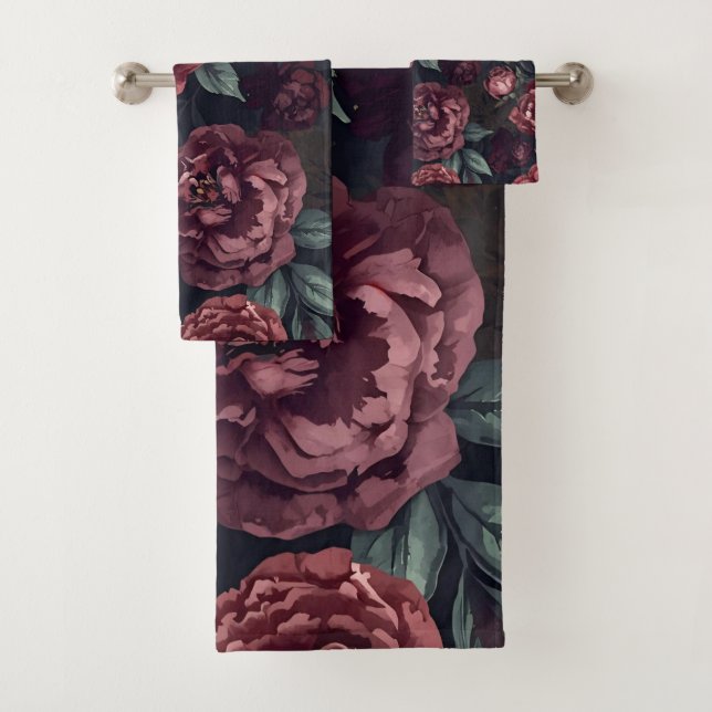 Moody Florals Watercolor Dark Red Pattern Badhandtuch Set (Insitu)