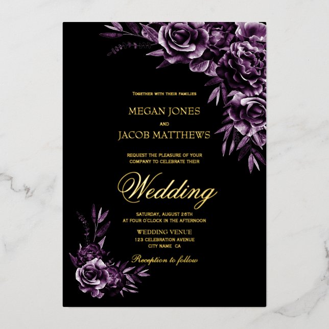 Moody Lila Floral Gold Text Wedding Folieneinladung (Vorderseite)