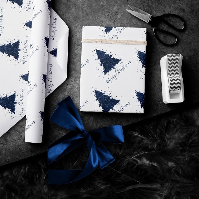 Moody Merry Christmas | Classy Dark Navy Blue Tree Geschenkpapier (Von Creator hochgeladen)