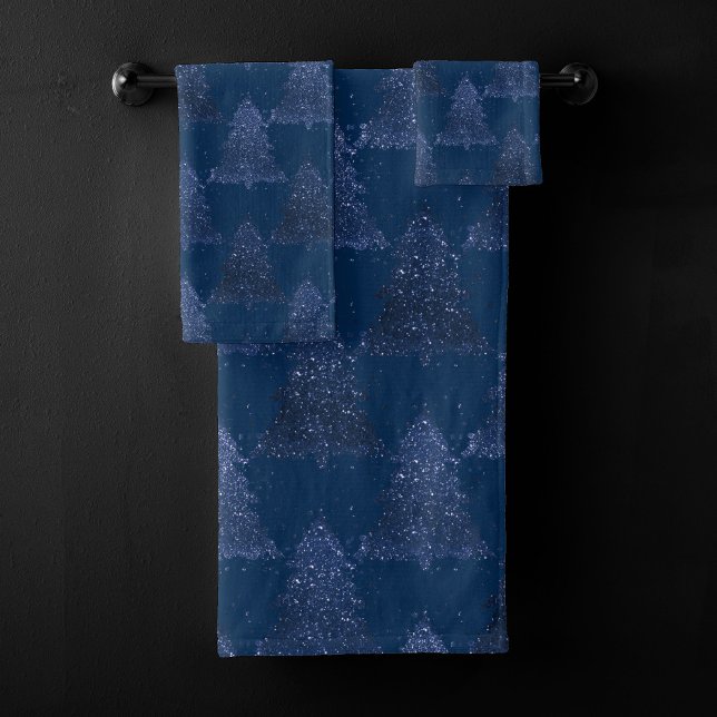 Moody Tree Pattern | Classy Navy Blue Christmas Badhandtuch Set (Von Creator hochgeladen)