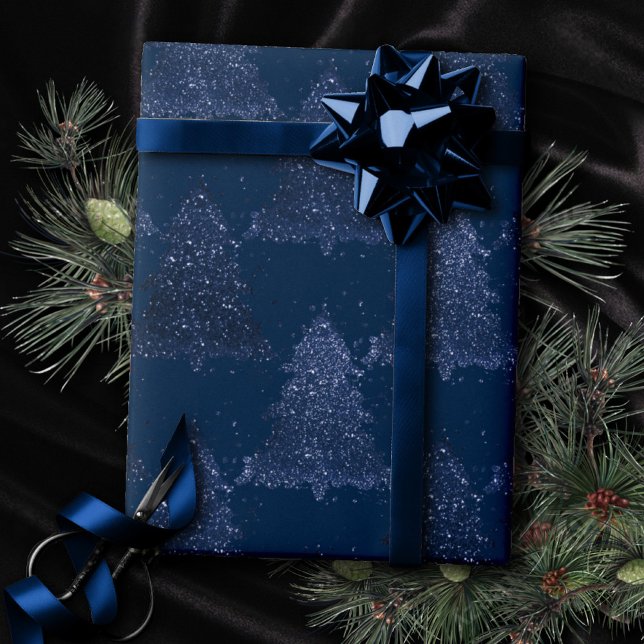 Moody Tree Pattern | Classy Navy Blue Christmas Geschenkpapier (Von Creator hochgeladen)