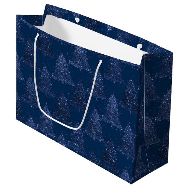 Moody Tree Pattern | Classy Navy Blue Christmas Große Geschenktüte (Vorderseite Schrägansicht)