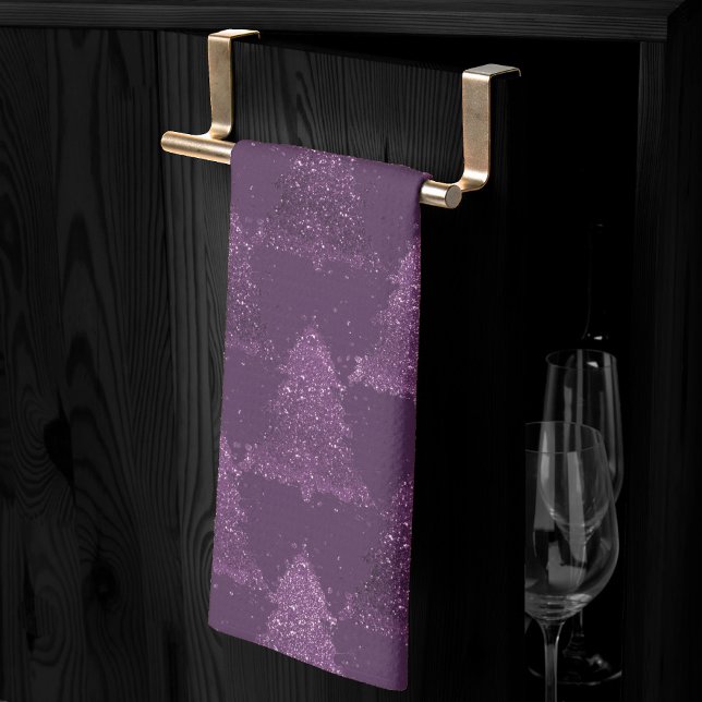 Moody Tree Pattern | Lila Weihnachtsfest in Deep P Geschirrtuch (Von Creator hochgeladen)