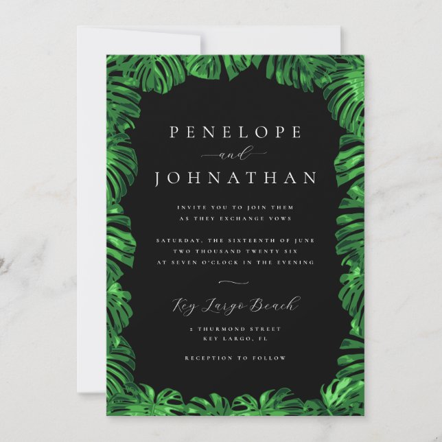 Moody Tropical Green Monstera Island Wedding Einladung (Vorderseite)