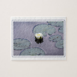 Moody Water Lily mit Grenze Puzzle